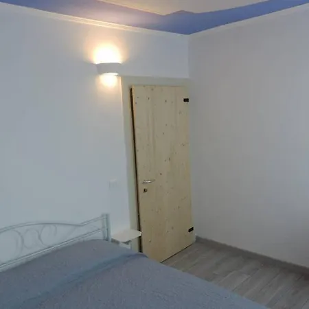 Casa Rossa Apartment *